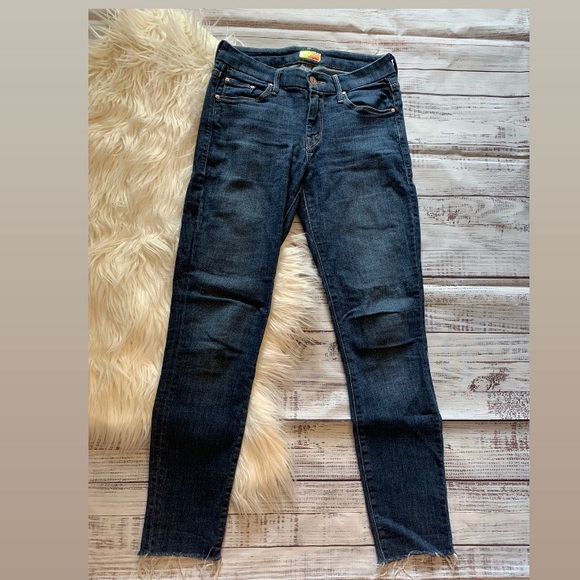 Mother Jeans The Looker Ankle Fray in Girl Crush - Picture 2 of 14